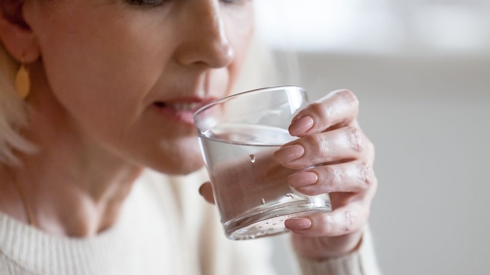 Proč je dobré doplňovat tekutiny i v okamžiku, kdy nemáte žízeň